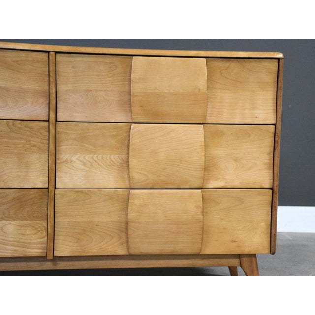 Brown 1950s Refinished Solid Maple Kohinoor Dresser by Heywood Wakefield For Sale - Image 8 of 9