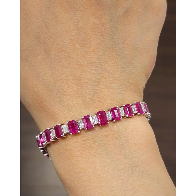 Modern 18.95 Ct Natural Burma Ruby & Diamond Bracelet For Sale - Image 3 of 8