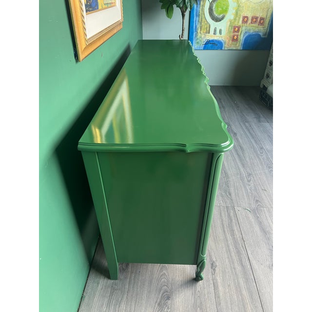 French Provincial 1970s French Provincial Green Lacquered Dresser of Nine Drawers For Sale - Image 3 of 16