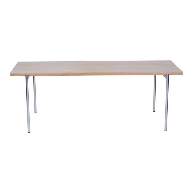 Designer: Borch-Hansen Manufacturer: Fritz Hansen Measurements: H: 52,5, L: 150 D: 60 cm Materials: Solid oak wood, steel...