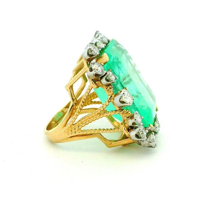 1960s Vintage 1960s 14K Yellow Gold Colombian Emerald Diamond Cocktail Ring, 36.42 Ct For Sale - Image 5 of 16