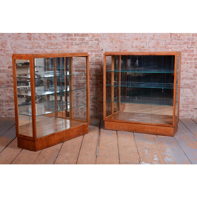 Art Deco Display Cabinets in Maple, Glass, and Mirror, Czech, 1930s, Set of 2 For Sale - Image 12 of 18