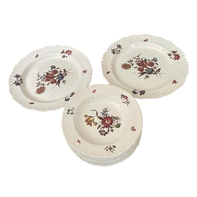English Set of 14 Antique Wedgwood Etruria Floral Dinner Service For Sale - Image 3 of 9