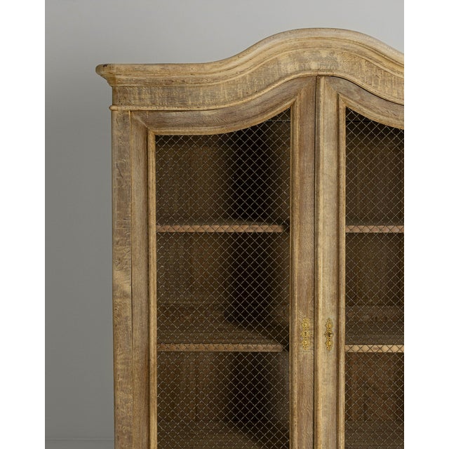 1900s French Louis XV Style Oak Vitrine With Mesh Screens For Sale - Image 4 of 18