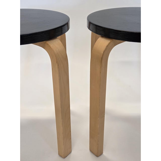 Artek E60 Stools by Alvar Aalto for Artek, Finland, 1960s, Set of 2 For Sale - Image 4 of 16