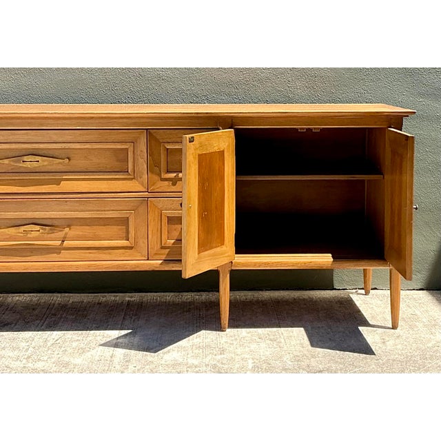 Mid-Century Modern Vintage Erwin Lambeth for Tomlinson “Sophisticate” Credenza For Sale - Image 3 of 10