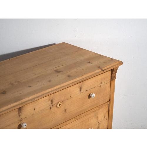 Antique solid wood chest of drawers (c.1920)Dimensions: Length: 123 cm Depth: 58 cm Height: 98 cmStyle: RusticMaterials...