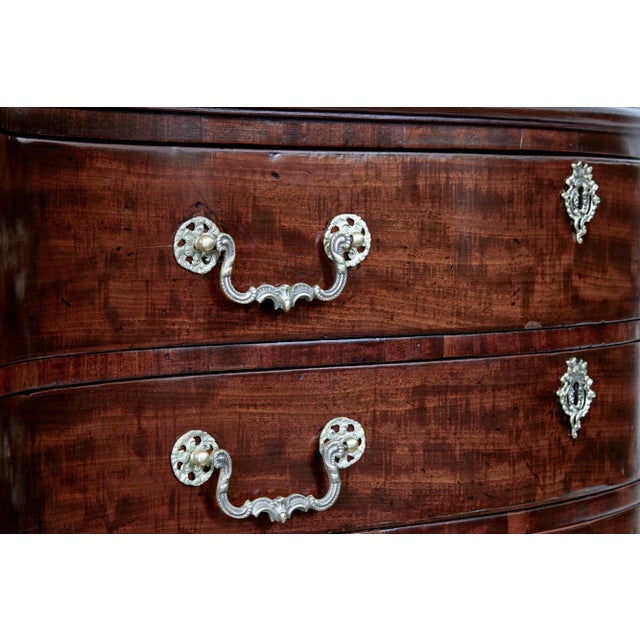 George III Mahogany Serpentine Chest of Drawers, 1700s For Sale - Image 11 of 12