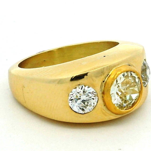 Vintage French 18k Gold Gypsy-Set Diamond Band Ring, 1970s, Size 5.75 For Sale In Miami - Image 6 of 18