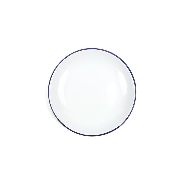 This enamel Salad Plate Set is an excellent way to serve appetizers, desserts or any kind of treats. This particular salad...