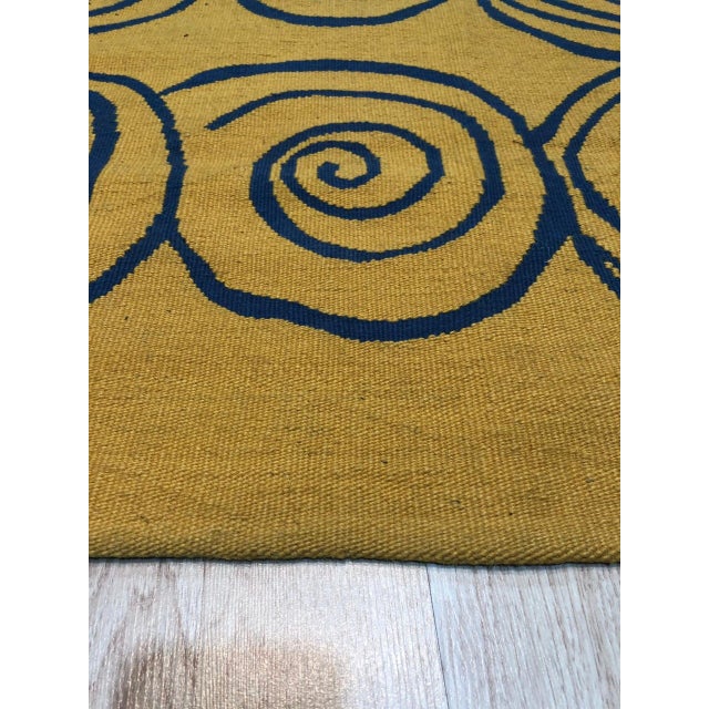 2020s 6x9 Stylish Iris Goldenrod Kilim Fluid Spirals Modern Handwoven Wool Carpet Rug For Sale - Image 5 of 7