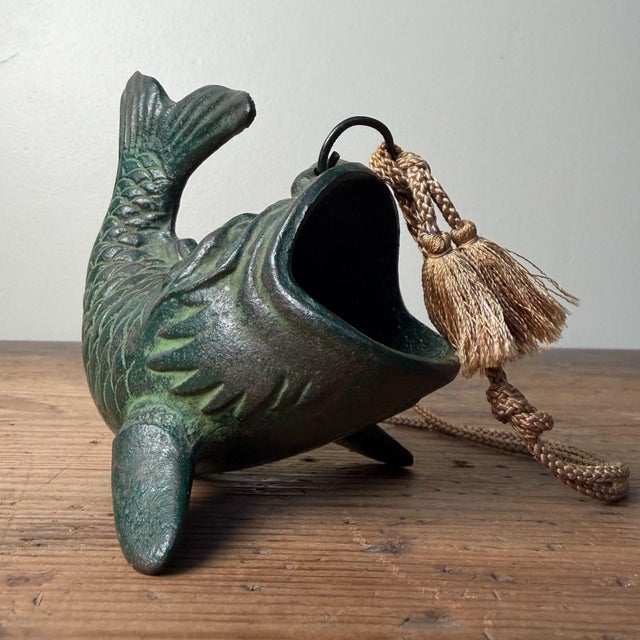 1950s Small Japanese Fish Ikebana Hanging Vase in Patinated Bronze, 1950s For Sale - Image 5 of 17