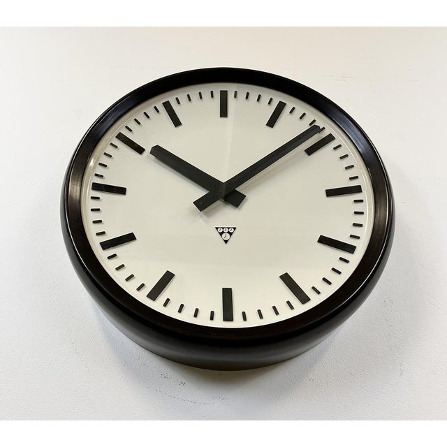 Large Industrial Bakelite Factory Wall Clock from Pragotron, 1960s For Sale - Image 6 of 16