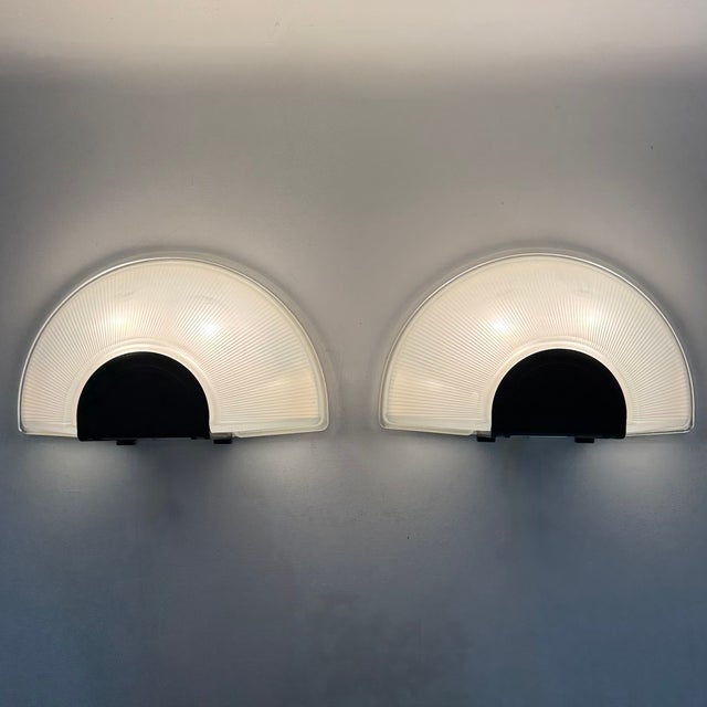1980s Glass Prisma Wall Lamps by MEGA, 1980s, Italy, Set of 2 For Sale - Image 5 of 18
