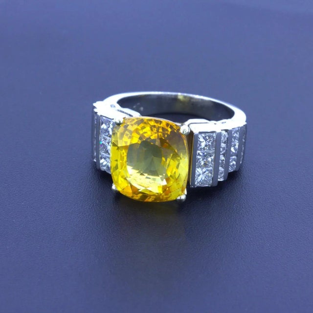 Contemporary 9.41 Carat Yellow Sapphire Diamond Platinum Ring, GIA Certified, Size 5.75 For Sale - Image 3 of 7