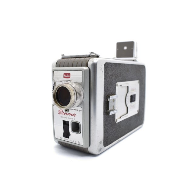 Art Deco Vintage Kodak Brownie 8mm Film Movie Camera II For Sale - Image 3 of 8