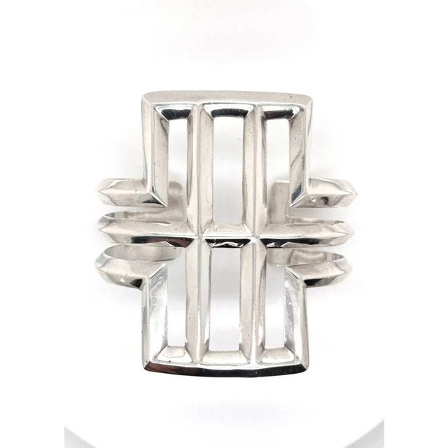 Pine Springs Cast Sterling Silver Navajo Bracelet from Woodward's Indian Shop For Sale - Image 9 of 10