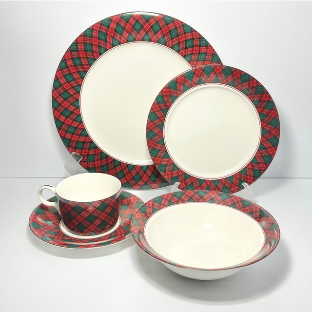 1980s 1980s Arita “Tartan Plaid” 13-Piece Ceramic Dinnerware Set For Sale - Image 5 of 8