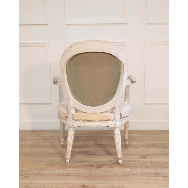 Set of Four Louis XVI Painted Armchairs, France, circa 1770–1780 For Sale In Atlanta - Image 6 of 10