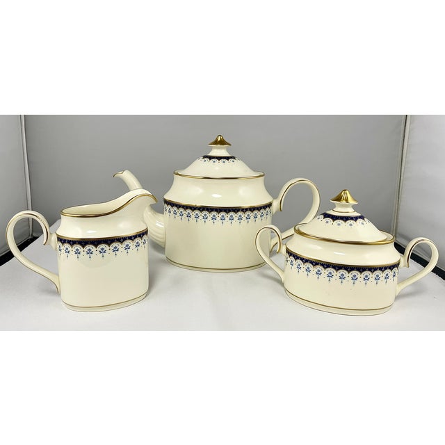 1980s 1981 Minton Neoclassical Style "Consort" Dinner Service - 52 pcs For Sale - Image 5 of 18