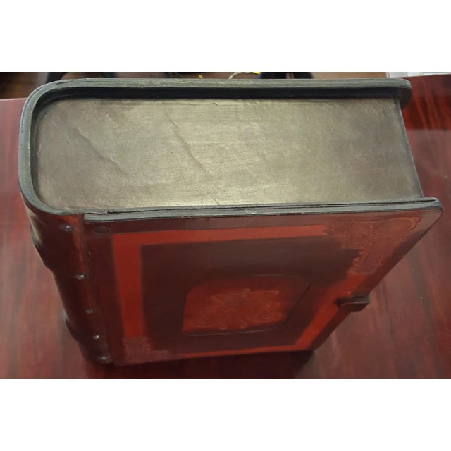 Belt Leather Embossed and Wood Beautiful Cigar Box, Felt on inside. Artisan Original Retail $650.