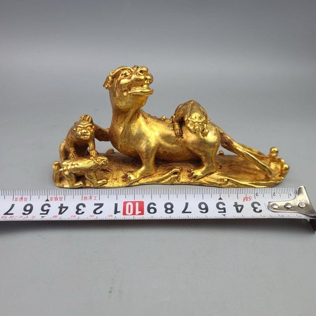 Bronze Gilt Bronze Guardian Lion Family Sculpture – 5.5" Foo Dog Group With Cubs For Sale - Image 8 of 9