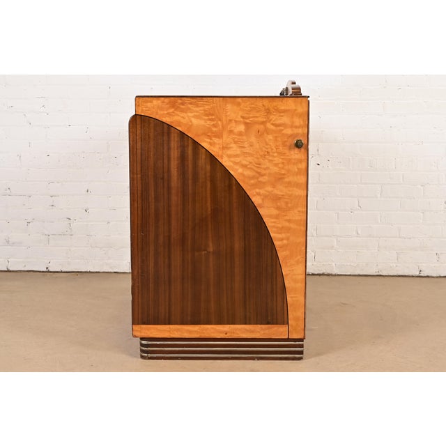 Leo Jiranek for Grand Rapids Furniture Art Deco Walnut and Burl Wood Dresser, 1930s For Sale - Image 14 of 17