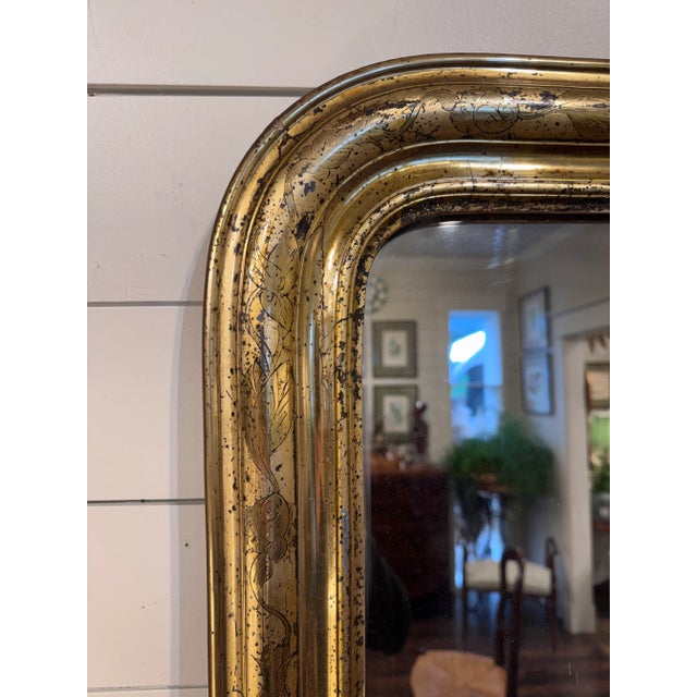 This is a gorgeous 19th Century Louis Philippe mirror! The mirror features a beautiful champagne floral etched design...