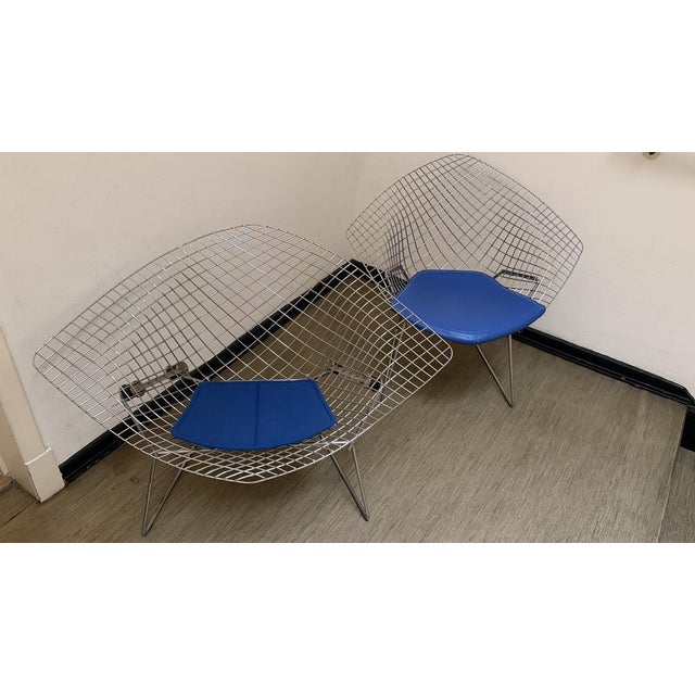 1980s Wire 421 and 422 Diamond Chairs in Silver and Blue by Harry Bertoia for Knoll, 1970s, Set of 2 For Sale - Image 5 of 18