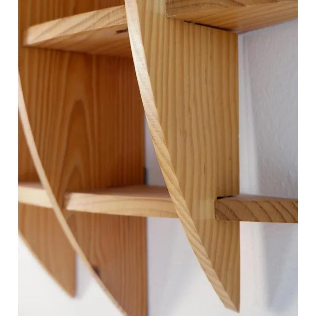 Measures : Ø55,5cm 11.5cm Material : Wood