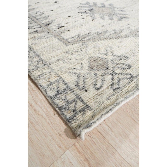 2020s 8x10 Ivory Hand-Knotted Wool Snowflake Medallion Classic Traditional Carpet Rug For Sale - Image 5 of 5