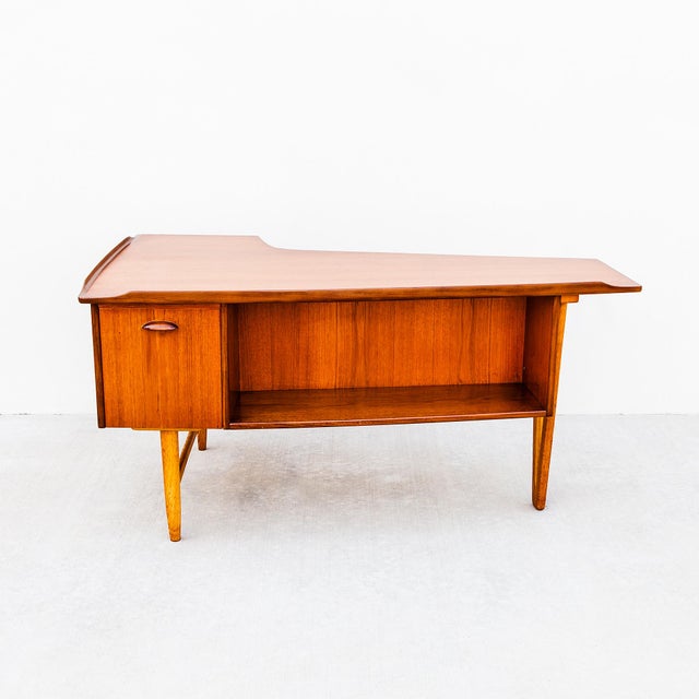 1950s Danish Modern Teak and Oak Boomerang Desk by Peter Lovig Nielsen, Attributed For Sale - Image 13 of 15