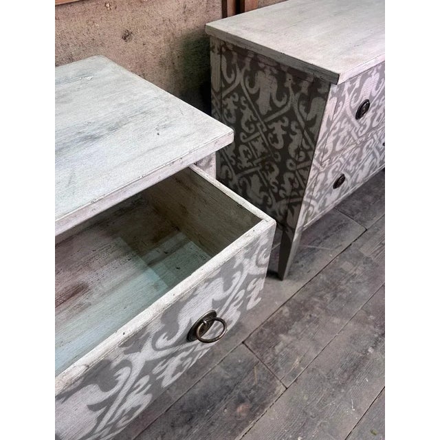 Italian Chests of Drawers in Pinewood, Early 20th Century, Set of 2 For Sale - Image 4 of 9