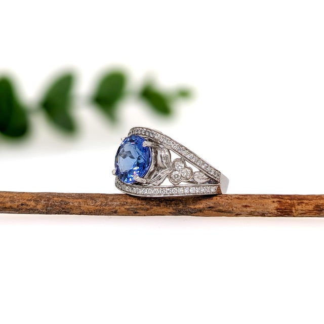 2020s 3.19ct Tanzanite & Diamond Ring in 14k White Gold – Round 9mm – Statement Ring, Size 6.75 For Sale - Image 5 of 7