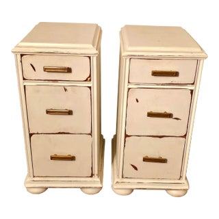 Late 19th Century Pair of Painted Butler Style French Country Chic Nightstands For Sale