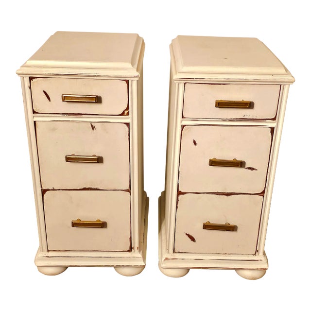 Late 19th Century Pair of Painted Butler Style French Country Chic Nightstands For Sale