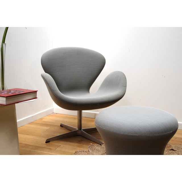 Swan Chair by Arne Jacobsen for Fritz Hansen For Sale - Image 11 of 11