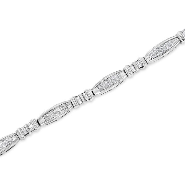 Contemporary 14K White Gold 2.0 Cttw Channel-Set Alternating Baguette and Princess-Cut Diamond Link Bracelet (H-I Color, SI2-I1 Clarity) - Size 7 For Sale - Image 3 of 5