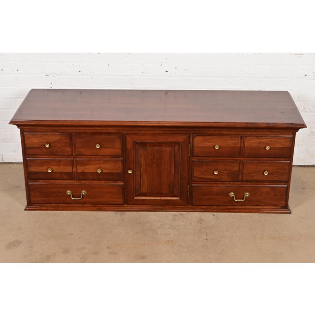 A gorgeous Georgian, Chippendale, or Regency style low credenza, sideboard, or dresser By Ethan Allen USA, Late 20th...