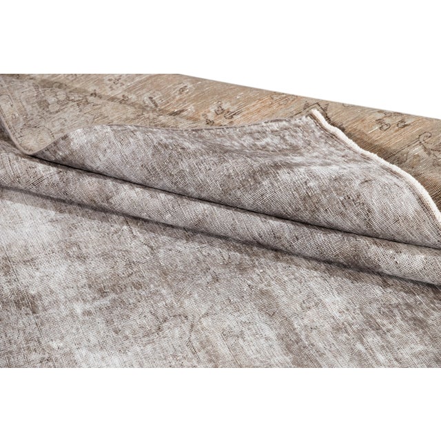 1960s Vintage Persian Distressed Handmade Medallion Gray Wool Rug For Sale In New York - Image 6 of 10