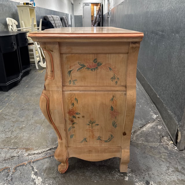 Pulaski Furniture Bombe Chest of Drawers For Sale In San Francisco - Image 6 of 12