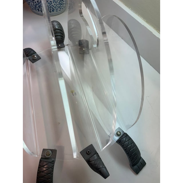 Late 20th Century Vintage Arthur Court Turtle Lucite Magazine Rack With Aluminum Base For Sale - Image 5 of 11