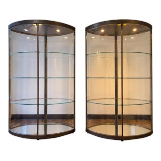 Pair of Design Institute America Series 74 Bh21 Illuminated Curved Glass Étagères With Gunmetal and Brass Finish For Sale