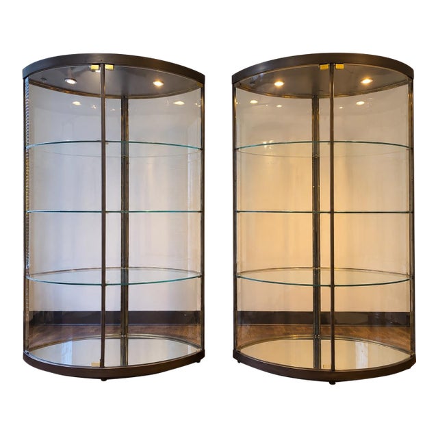 Pair of Design Institute America Series 74 Bh21 Illuminated Curved Glass Étagères With Gunmetal and Brass Finish For Sale