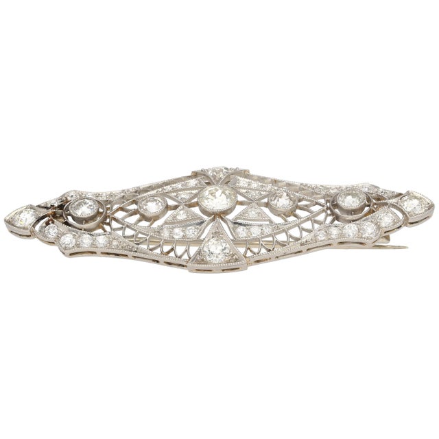 Traditional Platinum And 14K Gold 2.75 Carat Old European Cut Edwardian Brooch For Sale - Image 3 of 7