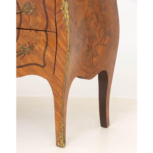 Early 20th Century Louis XV Style Walnut Bombe Commode For Sale - Image 5 of 10