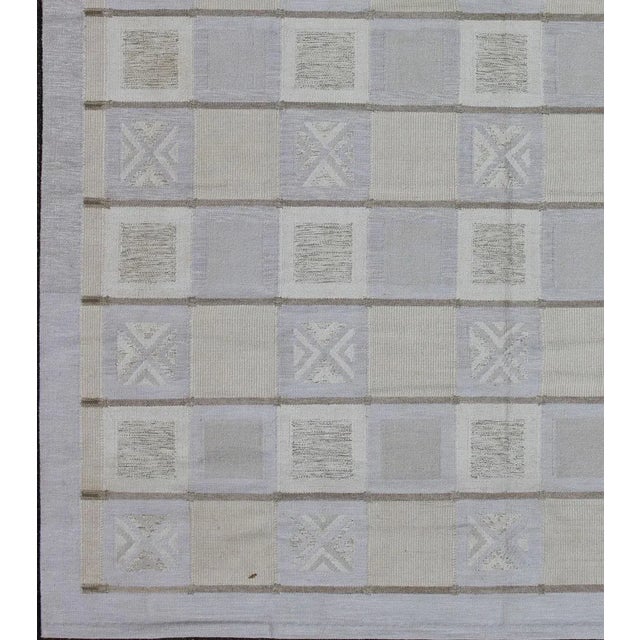 Mid-Century Modern Large Modern Flatweave Scandinavian Geometric Design Rug in Neutral Tones For Sale - Image 3 of 7