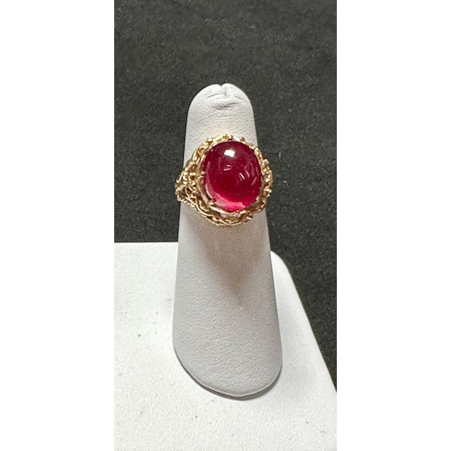 7 Carat Oval Cut Natural Pink Tourmaline Cabochon 14 Karat Yellow Gold Ring For Sale - Image 4 of 18