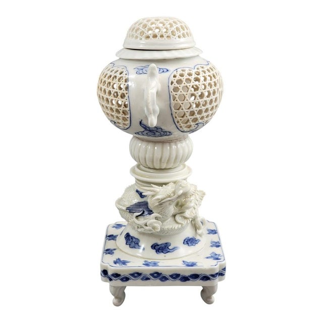 Blue Hirado Blue and White Porcelain Crown with Dragon, 1880 For Sale - Image 8 of 17