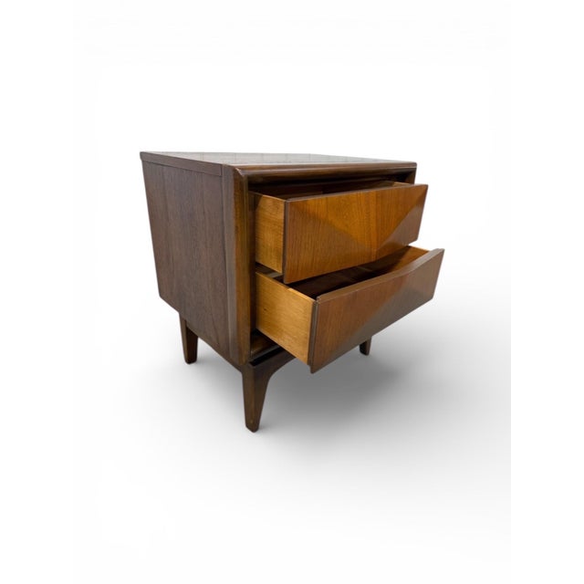 Brown Mid-Century Modern United Diamond Walnut Nightstands - Set of 2 For Sale - Image 8 of 8